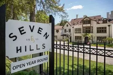 Hotel Seven Hills Inn