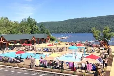 מוטל Scotty's Lakeside Resort