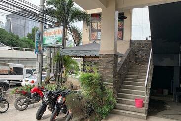 Chiasti Capsule Hostel   Adults Only