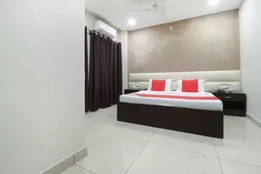 ホテル Oyo 66975  Payal