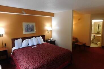 Hotel Days Inn & Suites By Wyndham Cedar Rapids