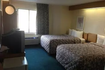 هتل Economy Inn Brunswick