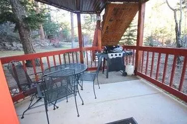 هتل Streamside On Fall River