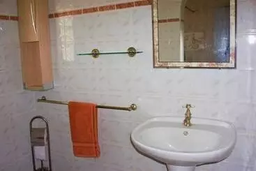 Hotelli Kunta Lodges Bijilo