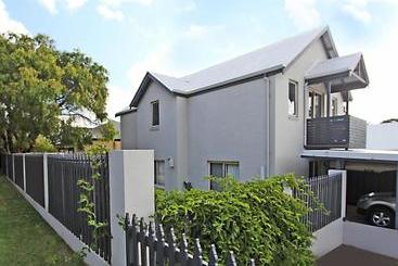 דירות לתיירים Stones Throw