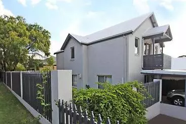 آپارتمان‌های توریست‌ها Stones Throw