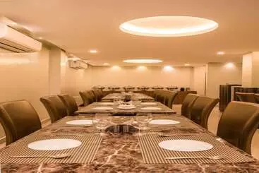 Hotelli Grand Paradise