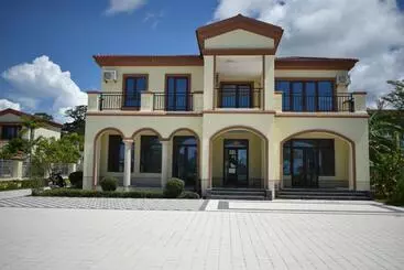 Sealong Bay Zhongqi Conifer Hotel 海龙湾中启康年酒店