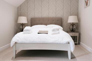 צימר Tuppenhurst Barn