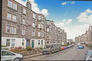 ツーリストアパートメント Cosy Flat With Garden View