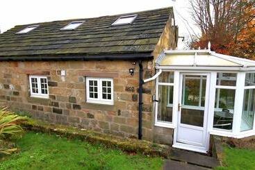 Country School Cottage Near Harwood