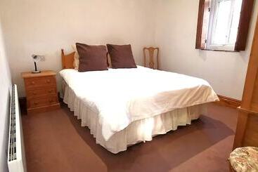 Country School Cottage Near Harwood