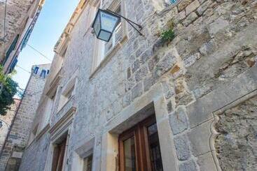 بنسيون Dominus Little Palace