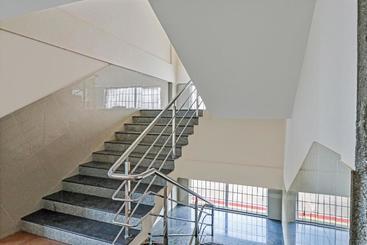 Hotel Oyo 47579 Gn Residency