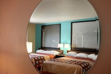فندق Super 8 By Wyndham Peoria East