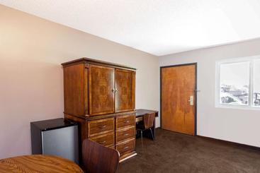 モーテル Super 8 By Wyndham Canoga Park