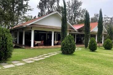 호텔 Amani Safari Lodge