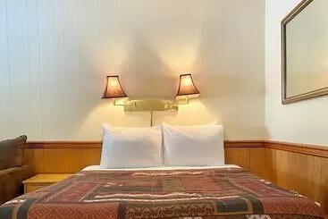 هتل Trail Lake Lodge