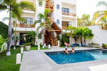 Hotelli Punta Mita Surf Lodge