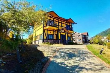 تختخواب و صبحانه Nuowei Senlin Cottage