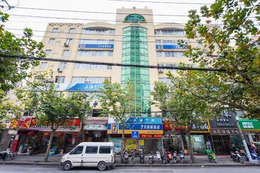 Hotel 7days Inn Changshou Road Subway Station