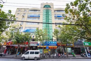 هتل 7days Inn Changshou Road Subway Station