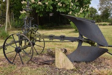 Cozy Cottage In Fresville With Garden