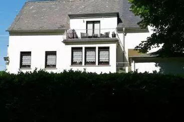 ツーリストアパートメント Apartment In Trittenheim With Terrace And Garden