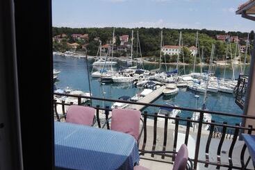 Tourist flats Apartments Dora Vrboska Island Hvar