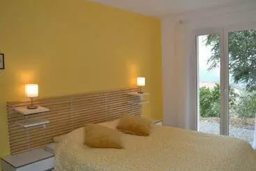 Appartements touristiques Delighful Villa In Berlou With Private Swimming Pool