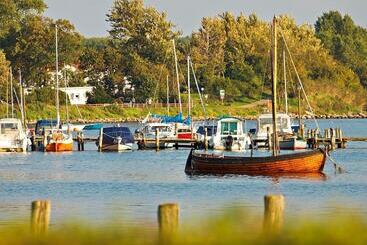 Жильё для туристов Modern Bungalow In Rerik With Terrace