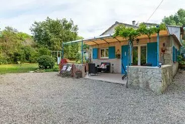 Turistihuoneistot Modern Holiday Home With Private Pool