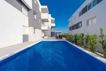 Majatalo Apartments & Rooms Pool Villas Maris