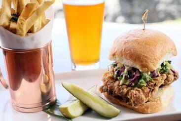 فندق Volcano House