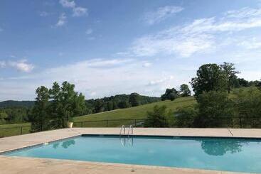 בית מלון כפרי Whitestone Inn