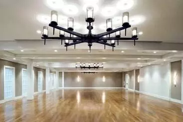 리조트 White Elephant