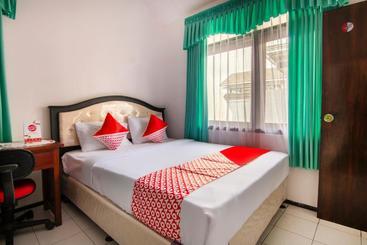 Hotell Oyo 3067 Flamboyan Residence Syariah