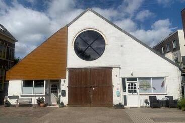 Aparthotel Logement Meijnerswijk Free Parking, Electric Parking, Kitchen,living Room, Free Coffee Machine