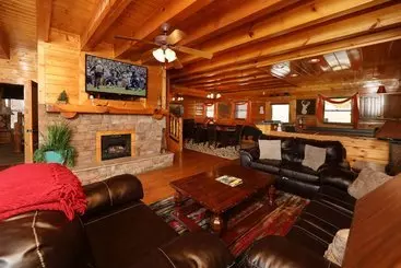 一軒屋 Ridgetop Theatre Lodge   Six Bedroom Cabin