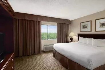 هتل Days Inn & Suites By Wyndham Omaha Ne