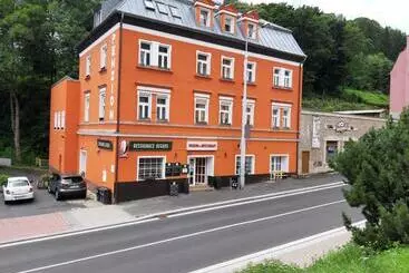 هتل Penzion Haus Regrus