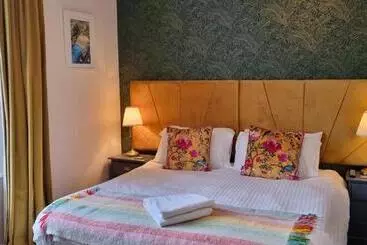 هتل Laston House