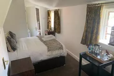 Отель Scarborough Hill Country Inn