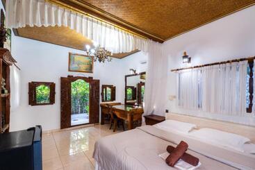 酒店 Ketut Losmen Bungalows Lembongan