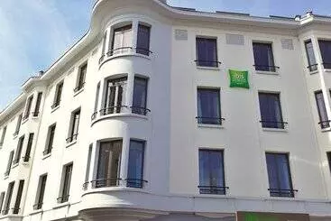 בית מלון כפרי Ibis Styles Moulins Centre