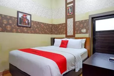 ペンション Reddoorz Near Pantai Labombo