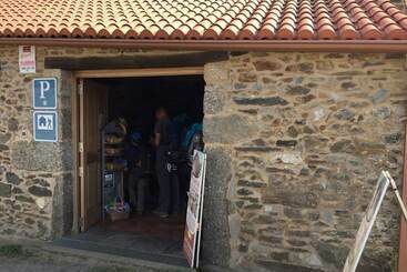 Pensión Albergue Los Caminantes   Hostel