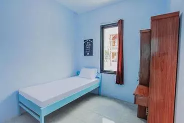 Hotel Oyo 3183 Kost Putri Biru Siguragura