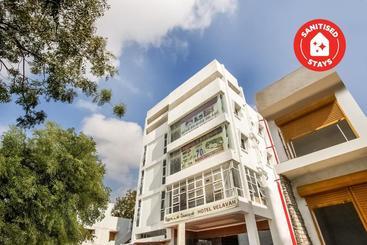 Hotel Capital O 71132  Velavan