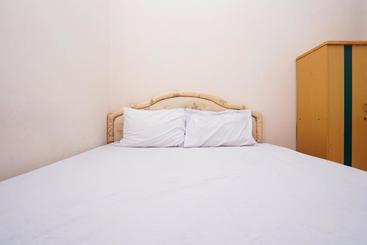 Hotell Oyo Life 2532 Kost Putri Adia